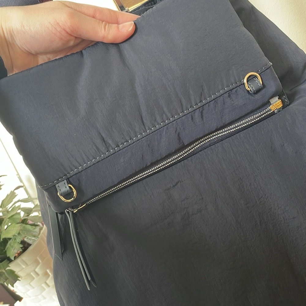 Stella and Dot Stylish Navy Blue Tote Bag - Picture 11 of 11